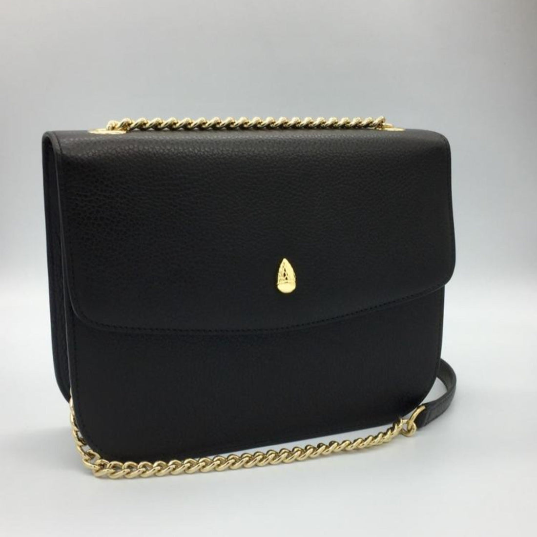 The Art of Luxury: Handmade Shoulder Bags