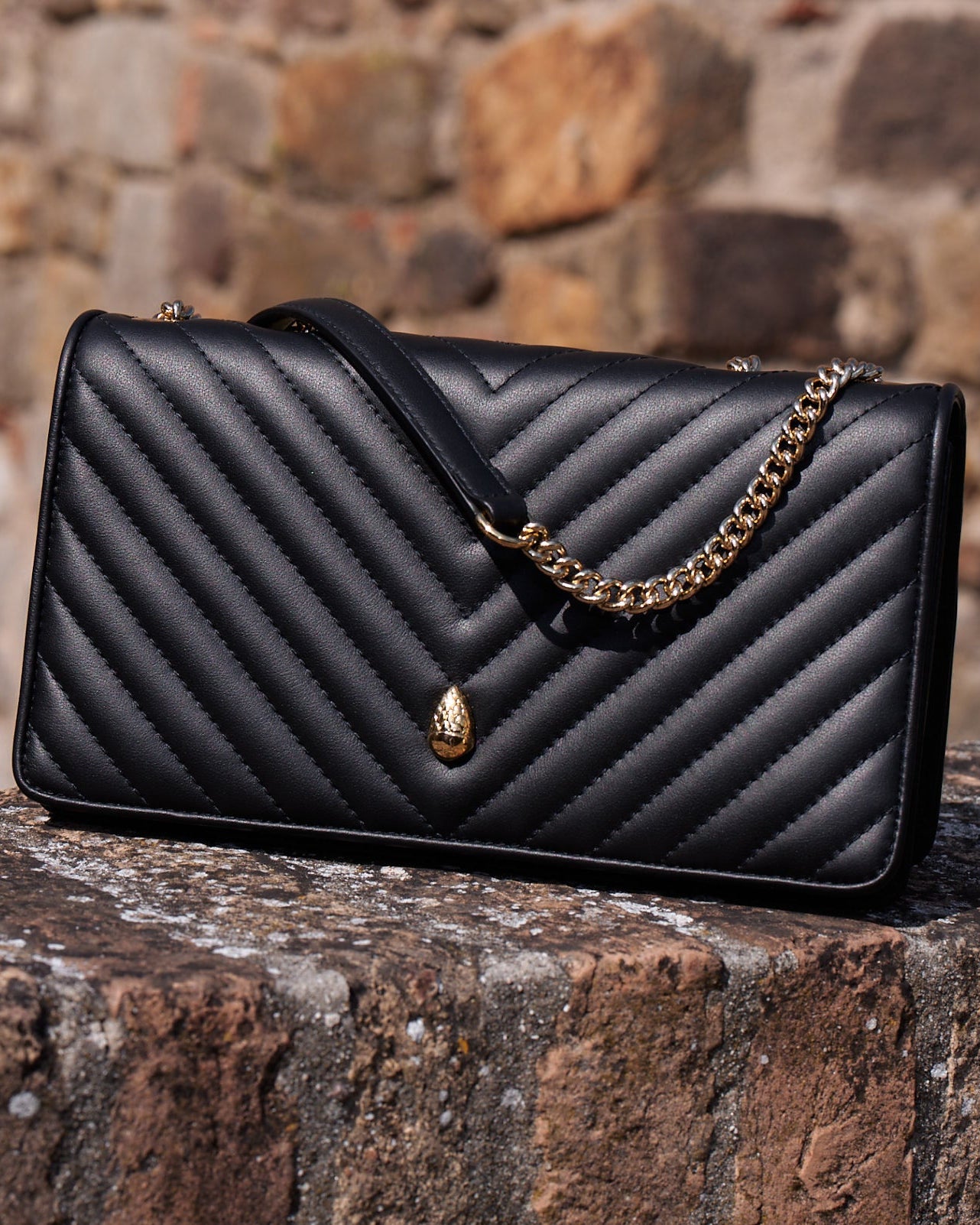 Black quilted leather bag with gold chain detail – Menière Paris