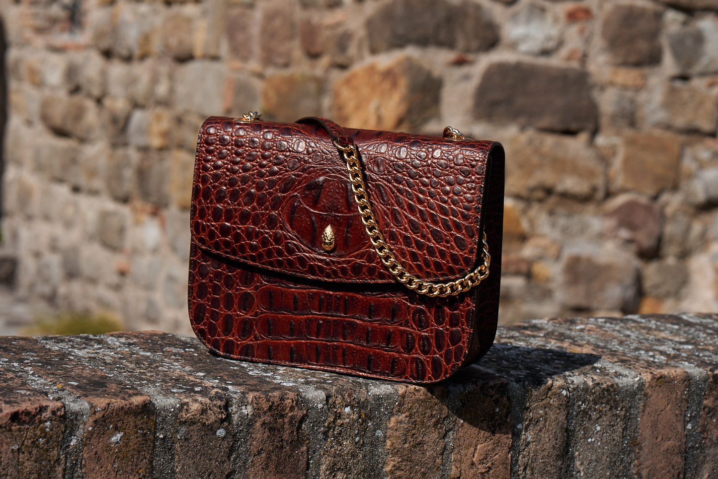 luxury-brown-croc-embossed-leather-grand-dauphin-bag-by-meniere-paris-elegant-front-view-with-gold-chain-detail