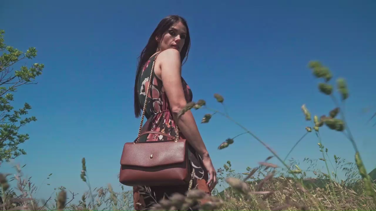 Archiduchesse brown leather bag in motion showing design and details